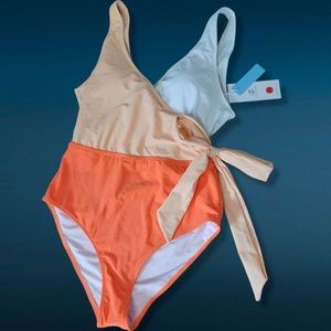 NWT Cupshe Size medium swimsuit